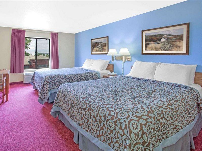 Days Inn By Wyndham Madison Ne/Виндзор Экстерьер фото
